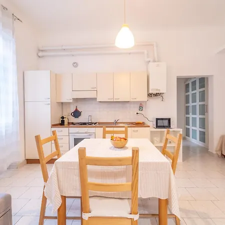 I-host Navigli - Fusetti דירה *